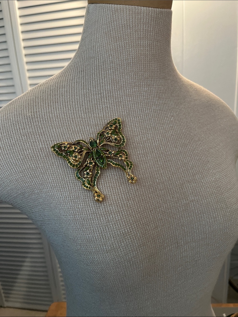 Gold Tone Butterfly Brooch Green Rhinestones Large - Picture 6 of 7